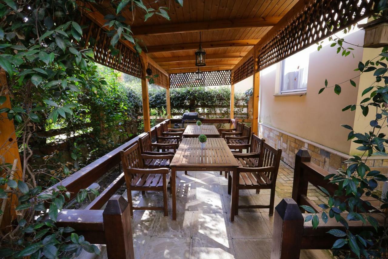 Pine-Tree Apt W/ Private Garden 50 M From The Sea Голем Екстериор снимка