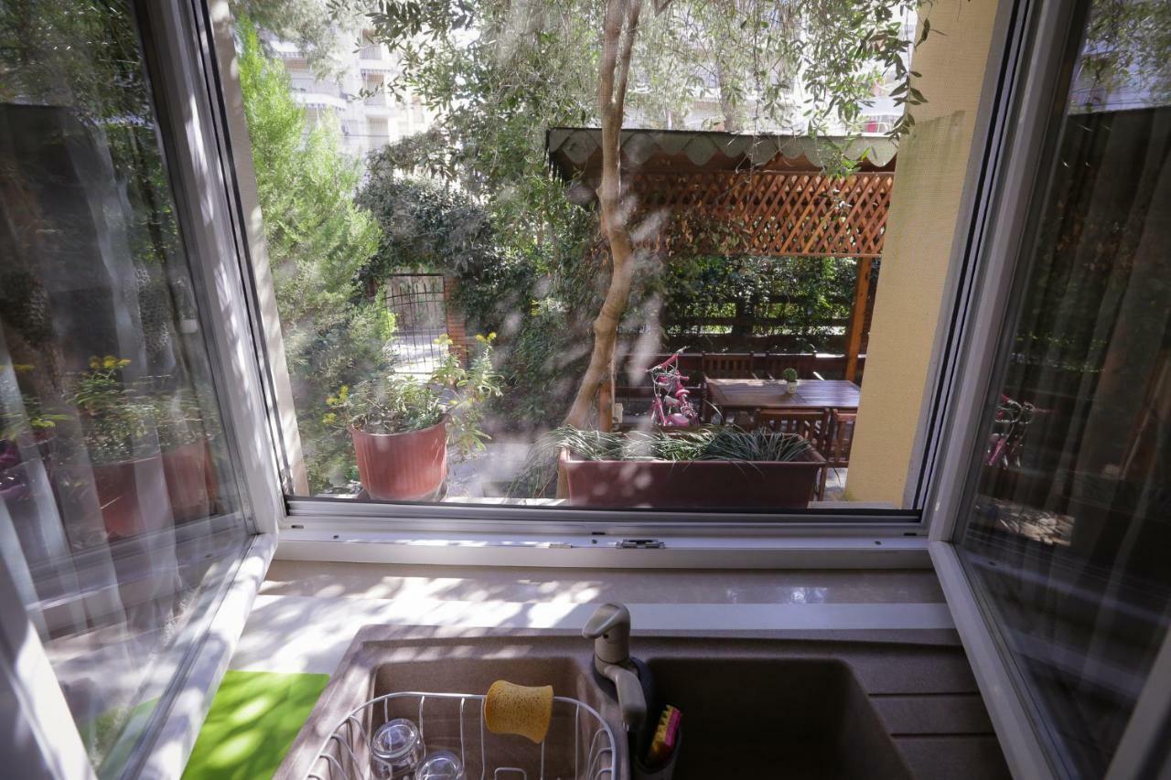 Pine-Tree Apt W/ Private Garden 50 M From The Sea Голем Екстериор снимка