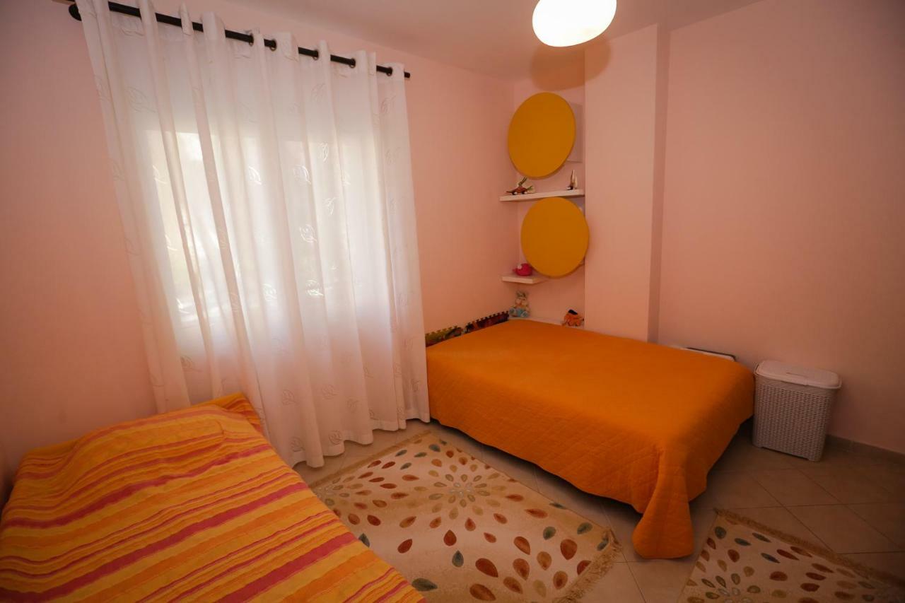 Pine-Tree Apt W/ Private Garden 50 M From The Sea Голем Екстериор снимка