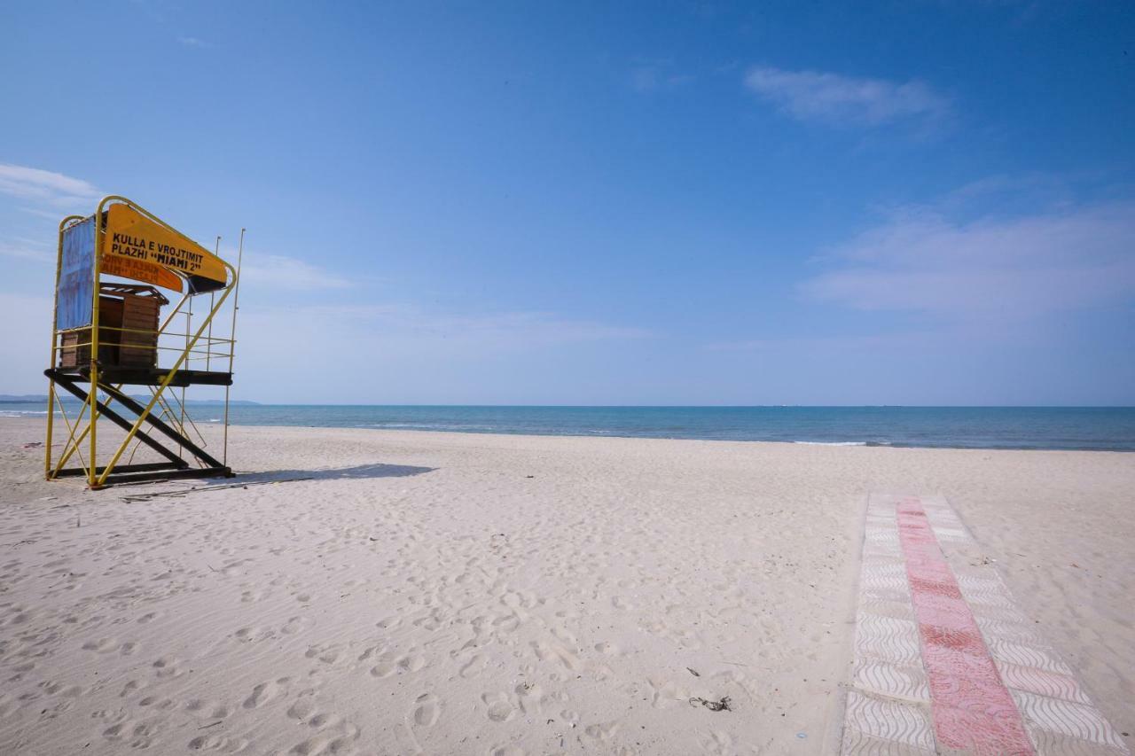 Pine-Tree Apt W/ Private Garden 50 M From The Sea Голем Екстериор снимка