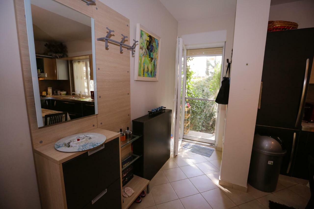 Pine-Tree Apt W/ Private Garden 50 M From The Sea Голем Екстериор снимка
